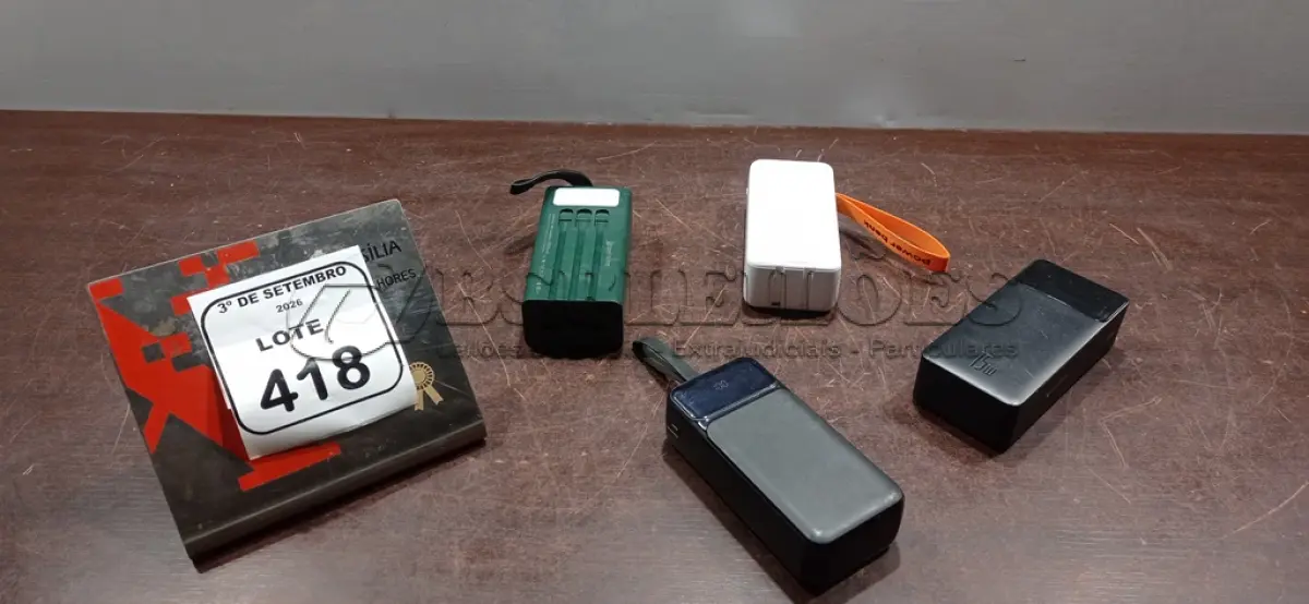 LOTE 418 - 04 POWER BANKS DE MARCAS E MODELOS DIVERSOS. (NO ESTADO) ATENÇÃO! FAZER A VISITAÇÃO ANTES DE ARREMATAR, NÃO SABEMOS SE FUNCIONA, LEILÃO NÃO TEM GARANTIA E NEM DEVOLUÇÃO, SUJEITO A POSSÍVEIS AVARIAS VISÍVEIS/OCULTAS E/OU AUSÊNCIA DE COMPONENTES.