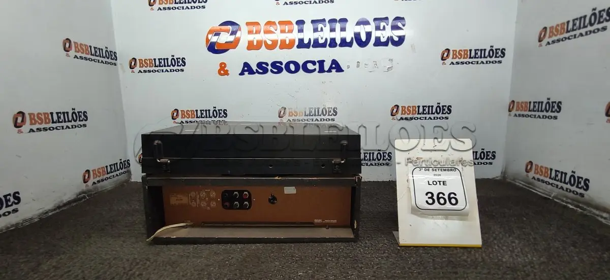 LOTE 366 - 01 APARELHO DE SOM 3 EM 1 MARCA PHILIPS. (NO ESTADO) ATENÇÃO! FAZER A VISITAÇÃO ANTES DE ARREMATAR, NÃO SABEMOS SE FUNCIONA, LEILÃO NÃO TEM GARANTIA E NEM DEVOLUÇÃO, SUJEITO A POSSÍVEIS AVARIAS VISÍVEIS/OCULTAS E/OU AUSÊNCIA DE COMPONENTES.