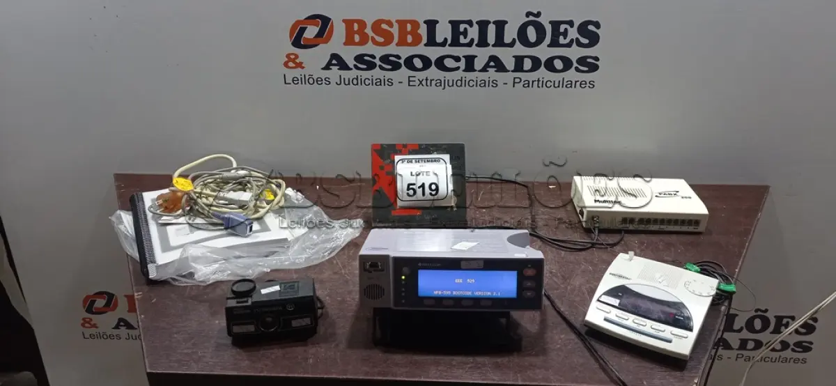 LOTE 519 - 01 RÁDIO RELÓGIO, 01CENTRALTELEFONICA PABX, 01 OXÍMETRO MODELO N595 MARCA NELLCOR E 01 CÂMERA FOTOGRÁFICO. (NO ESTADO) ATENÇÃO! FAZER A VISITAÇÃO ANTES DE ARREMATAR, NÃO SABEMOS SE FUNCIONA, LEILÃO NÃO TEM GARANTIA E NEM DEVOLUÇÃO, SUJEITO A POSSÍVEIS AVARIAS VISÍVEIS/OCULTAS E/OU AUSÊNCIA DE COMPONENTES.