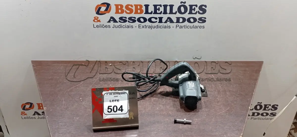 LOTE 504 - 01 SERRA MÁRMORE 220V MARCA MAKITA. (NO ESTADO) ATENÇÃO! FAZER A VISITAÇÃO ANTES DE ARREMATAR, NÃO SABEMOS SE FUNCIONA, LEILÃO NÃO TEM GARANTIA E NEM DEVOLUÇÃO, SUJEITO A POSSÍVEIS AVARIAS VISÍVEIS/OCULTAS E/OU AUSÊNCIA DE COMPONENTES.