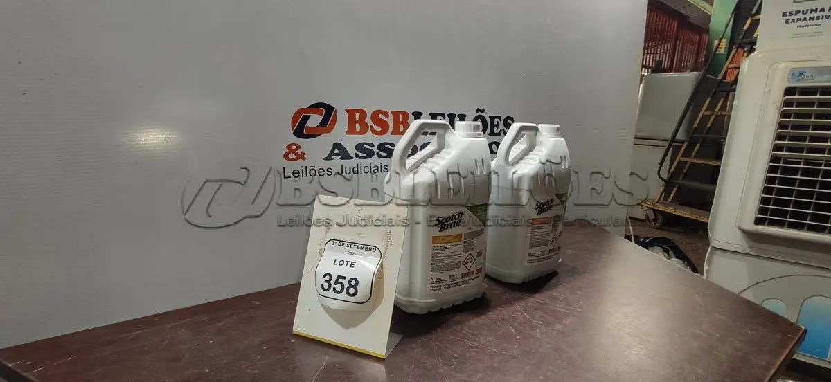LOTE 358 - 02 GALÕES DE DETERGENTE ALCALINO CLORADO DE 5L CADA MARCA SCOTCH-BRITE. (NO ESTADO) ATENÇÃO! FAZER A VISITAÇÃO ANTES DE ARREMATAR, NÃO SABEMOS SE FUNCIONA, LEILÃO NÃO TEM GARANTIA E NEM DEVOLUÇÃO, SUJEITO A POSSÍVEIS AVARIAS VISÍVEIS/OCULTAS E/OU AUSÊNCIA DE COMPONENTES.
