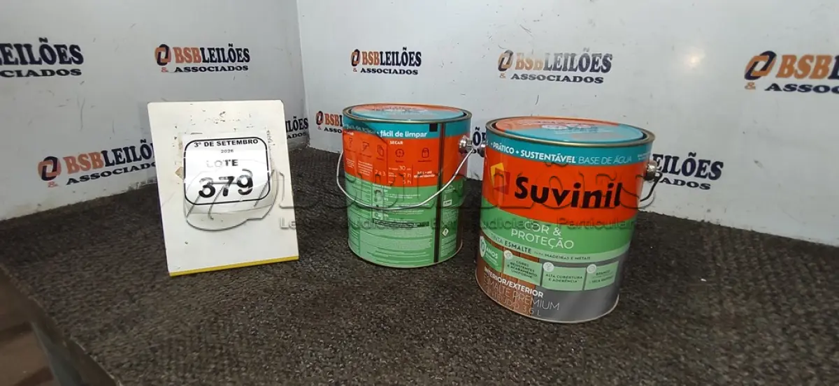 LOTE 379 - 02 LATAS DE TINTAS ESMALTE NA COR BRILHANTE AMARELO OURO BASE DE ÁGUA DE 3,6L MARCA SUVINIL. (NO ESTADO) ATENÇÃO! FAZER A VISITAÇÃO ANTES DE ARREMATAR, NÃO SABEMOS SE FUNCIONA, LEILÃO NÃO TEM GARANTIA E NEM DEVOLUÇÃO, SUJEITO A POSSÍVEIS AVARIAS VISÍVEIS/OCULTAS E/OU AUSÊNCIA DE COMPONENTES.