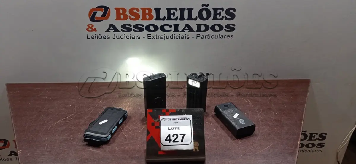 LOTE 427 - 04 POWER BANKS DE MARCAS E MODELOS DIVERSOS. (NO ESTADO) ATENÇÃO! FAZER A VISITAÇÃO ANTES DE ARREMATAR, NÃO SABEMOS SE FUNCIONA, LEILÃO NÃO TEM GARANTIA E NEM DEVOLUÇÃO, SUJEITO A POSSÍVEIS AVARIAS VISÍVEIS/OCULTAS E/OU AUSÊNCIA DE COMPONENTES.