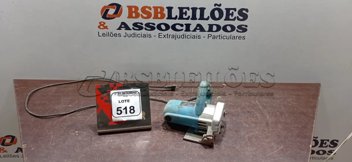 LOTE 518 - 01 SERRA MÁRMORE 220V MARCA GAMMA. (NO ESTADO) ATENÇÃO! FAZER A VISITAÇÃO ANTES DE ARREMATAR, NÃO SABEMOS SE FUNCIONA, LEILÃO NÃO TEM GARANTIA E NEM DEVOLUÇÃO, SUJEITO A POSSÍVEIS AVARIAS VISÍVEIS/OCULTAS E/OU AUSÊNCIA DE COMPONENTES.