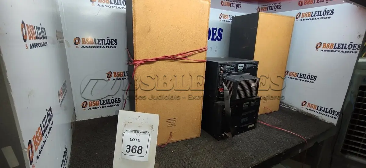 LOTE 368 - 01 APARELHO DE SOM MODELO SU-DH70 MARCA PANASONIC E 02 CAIXAS DE SOM MODELO CP-77. (NO ESTADO) ATENÇÃO! FAZER A VISITAÇÃO ANTES DE ARREMATAR, NÃO SABEMOS SE FUNCIONA, LEILÃO NÃO TEM GARANTIA E NEM DEVOLUÇÃO, SUJEITO A POSSÍVEIS AVARIAS VISÍVEIS/OCULTAS E/OU AUSÊNCIA DE COMPONENTES.