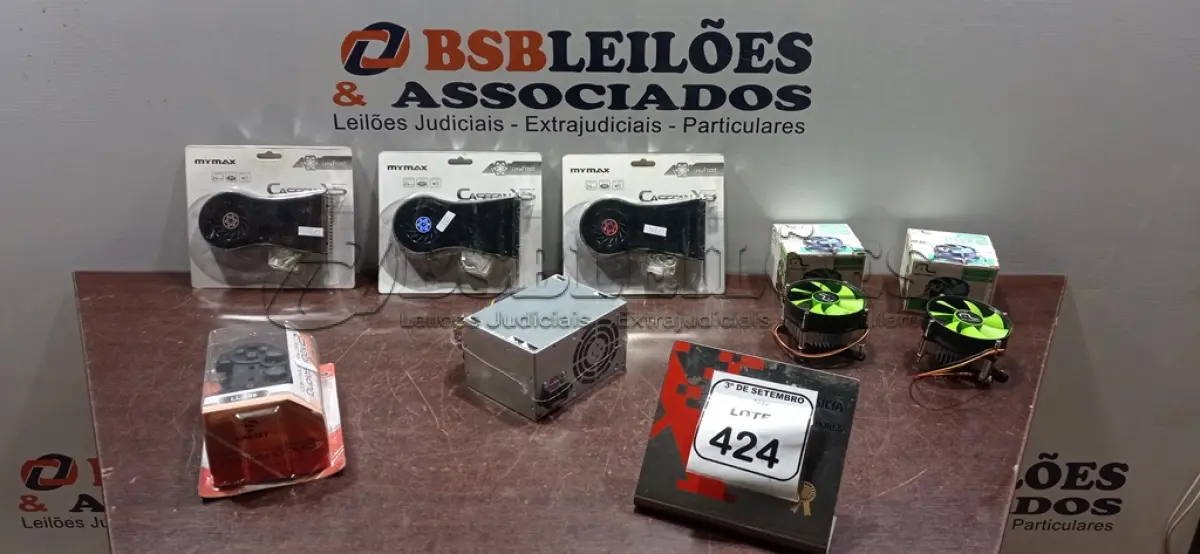 LOTE 424 - 04 COOLERS DE PC, 01 CONTROLE DE PS2 E 01 FONTE DE PC. (NO ESTADO) ATENÇÃO! FAZER A VISITAÇÃO ANTES DE ARREMATAR, NÃO SABEMOS SE FUNCIONA, LEILÃO NÃO TEM GARANTIA E NEM DEVOLUÇÃO, SUJEITO A POSSÍVEIS AVARIAS VISÍVEIS/OCULTAS E/OU AUSÊNCIA DE COMPONENTES.