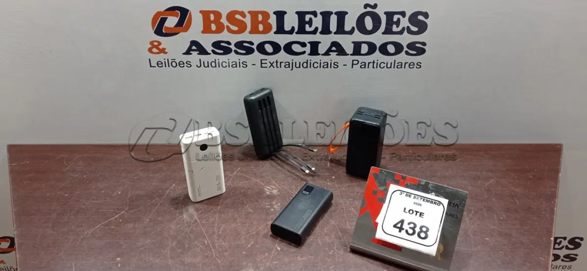 LOTE 438 - 04 POWER BANKS DE MARCAS E MODELOS DIVERSOS. (NO ESTADO) ATENÇÃO! FAZER A VISITAÇÃO ANTES DE ARREMATAR, NÃO SABEMOS SE FUNCIONA, LEILÃO NÃO TEM GARANTIA E NEM DEVOLUÇÃO, SUJEITO A POSSÍVEIS AVARIAS VISÍVEIS/OCULTAS E/OU AUSÊNCIA DE COMPONENTES.