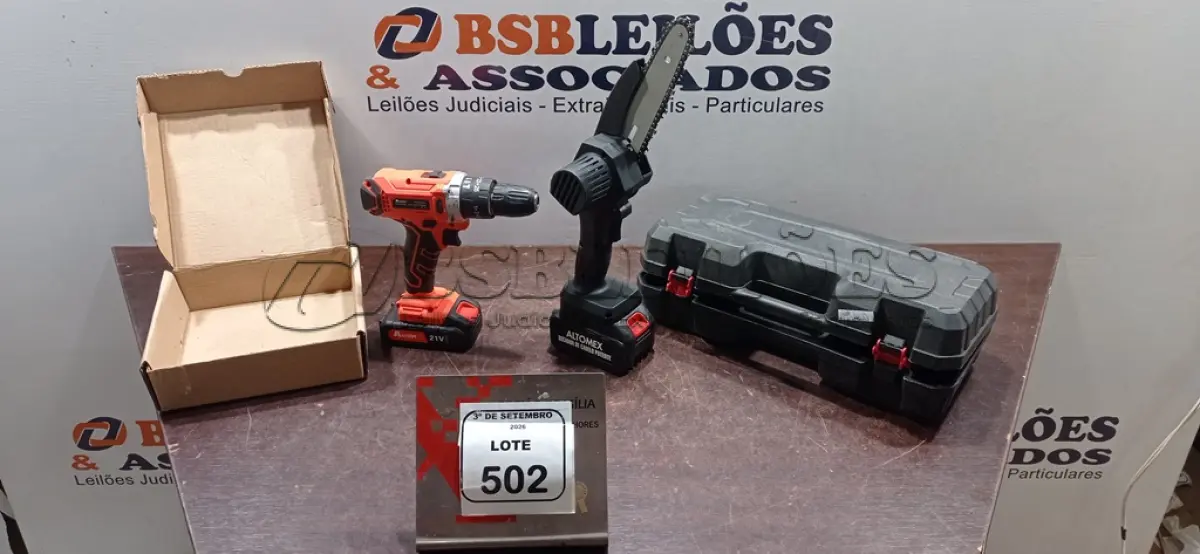 LOTE 502 - 01 MINI MÁQUINA MOTOSSERRA ELÉTRICA COM 01 BATERIA E 01 TORNEIRA MARCA PRIZI. (NO ESTADO) ATENÇÃO! FAZER A VISITAÇÃO ANTES DE ARREMATAR, NÃO SABEMOS SE FUNCIONA, LEILÃO NÃO TEM GARANTIA E NEM DEVOLUÇÃO, SUJEITO A POSSÍVEIS AVARIAS VISÍVEIS/OCULTAS E/OU AUSÊNCIA DE COMPONENTES.
