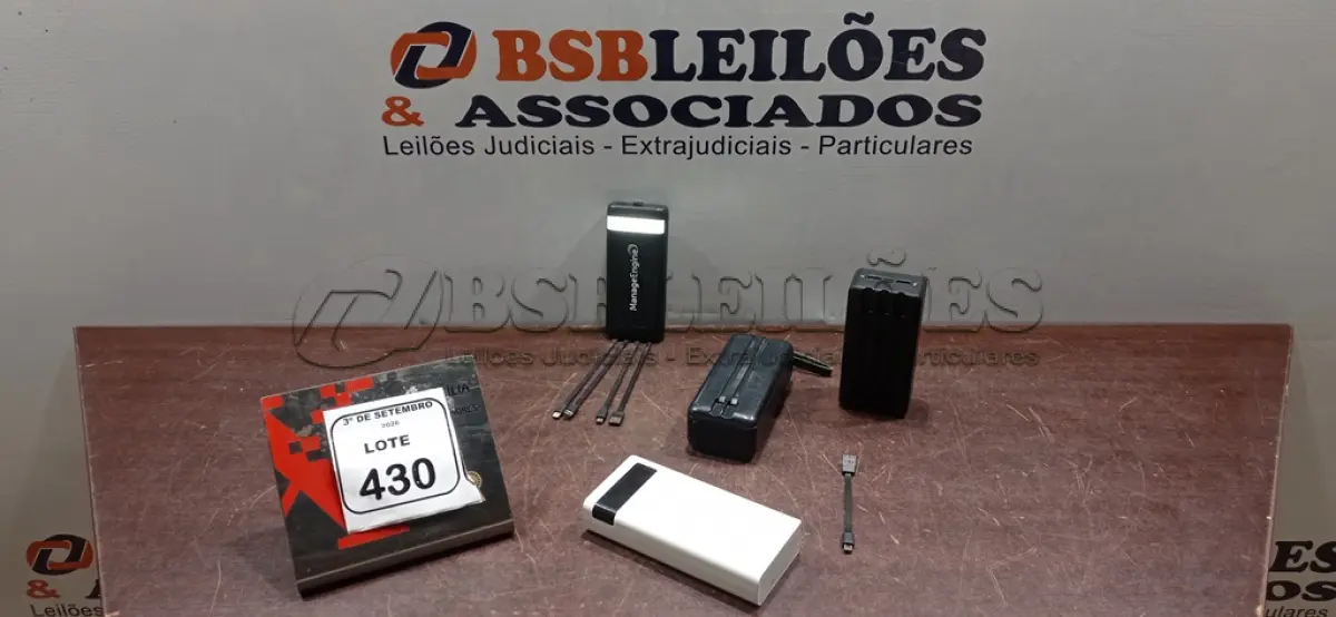 LOTE 430 - 04 POWER BANKS DE MARCAS E MODELOS DIVERSOS. (NO ESTADO) ATENÇÃO! FAZER A VISITAÇÃO ANTES DE ARREMATAR, NÃO SABEMOS SE FUNCIONA, LEILÃO NÃO TEM GARANTIA E NEM DEVOLUÇÃO, SUJEITO A POSSÍVEIS AVARIAS VISÍVEIS/OCULTAS E/OU AUSÊNCIA DE COMPONENTES.