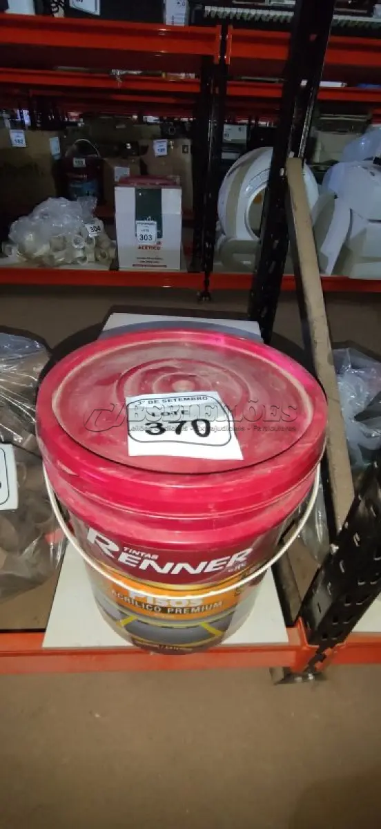 LOTE 370 - 01 BALDE DE TINTA DE PISOS ACRÍLICO PREMIUM 18L NA COR VERMELHO SEGURANÇA FOSCO MARCA RENNER.  (NO ESTADO) ATENÇÃO! FAZER A VISITAÇÃO ANTES DE ARREMATAR, NÃO SABEMOS SE FUNCIONA, LEILÃO NÃO TEM GARANTIA E NEM DEVOLUÇÃO, SUJEITO A POSSÍVEIS AVARIAS VISÍVEIS/OCULTAS E/OU AUSÊNCIA DE COMPONENTES.