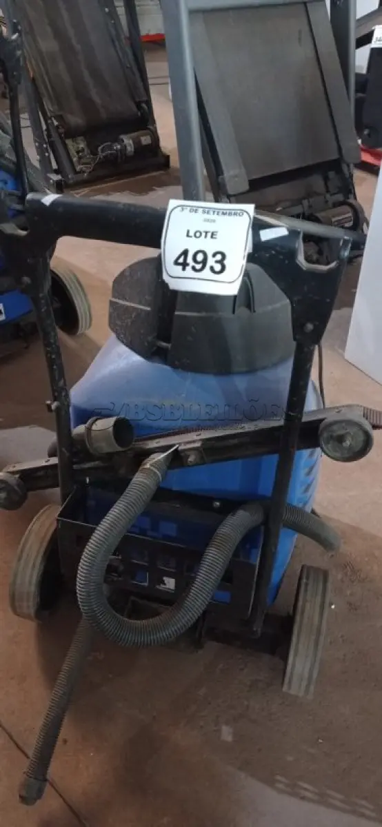 LOTE 493 - 01 ASPIRADOR INDUSTRIAL MODELO FLOOR VAC 1500 MARCA WAP. (NO ESTADO) ATENÇÃO! FAZER A VISITAÇÃO ANTES DE ARREMATAR, NÃO SABEMOS SE FUNCIONA, LEILÃO NÃO TEM GARANTIA E NEM DEVOLUÇÃO, SUJEITO A POSSÍVEIS AVARIAS VISÍVEIS/OCULTAS E/OU AUSÊNCIA DE COMPONENTES.