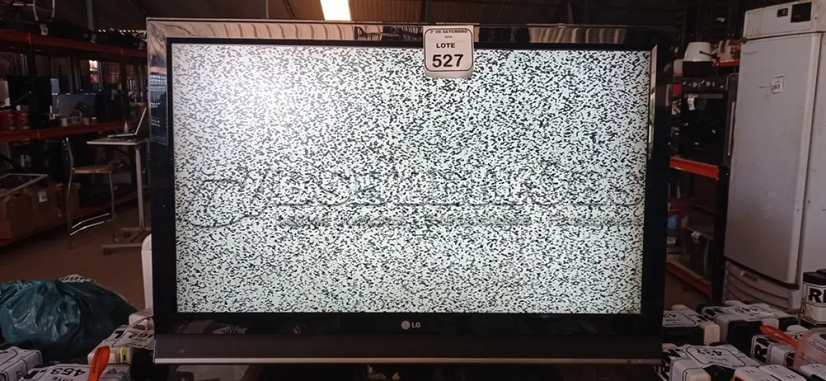 LOTE 527 - 01 TV 42’’ MARCA LG. (NO ESTADO) ATENÇÃO! FAZER A VISITAÇÃO ANTES DE ARREMATAR, NÃO SABEMOS SE FUNCIONA, LEILÃO NÃO TEM GARANTIA E NEM DEVOLUÇÃO, SUJEITO A POSSÍVEIS AVARIAS VISÍVEIS/OCULTAS E/OU AUSÊNCIA DE COMPONENTES.
