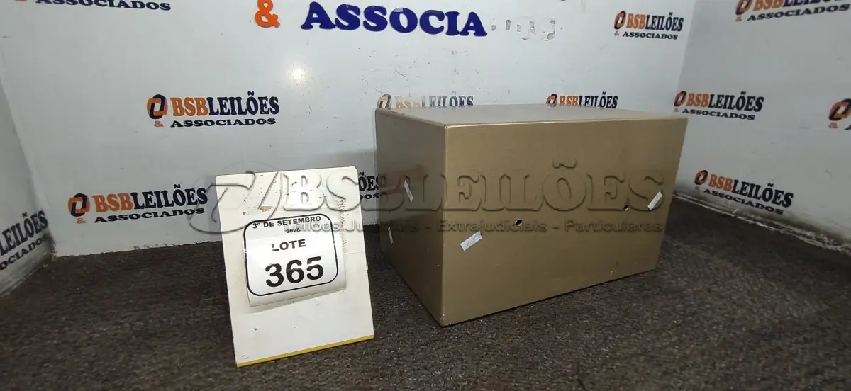 LOTE 365 - 01 COFRE PEQUENO DIGITAL. (NO ESTADO) ATENÇÃO! FAZER A VISITAÇÃO ANTES DE ARREMATAR, NÃO SABEMOS SE FUNCIONA, LEILÃO NÃO TEM GARANTIA E NEM DEVOLUÇÃO, SUJEITO A POSSÍVEIS AVARIAS VISÍVEIS/OCULTAS E/OU AUSÊNCIA DE COMPONENTES.