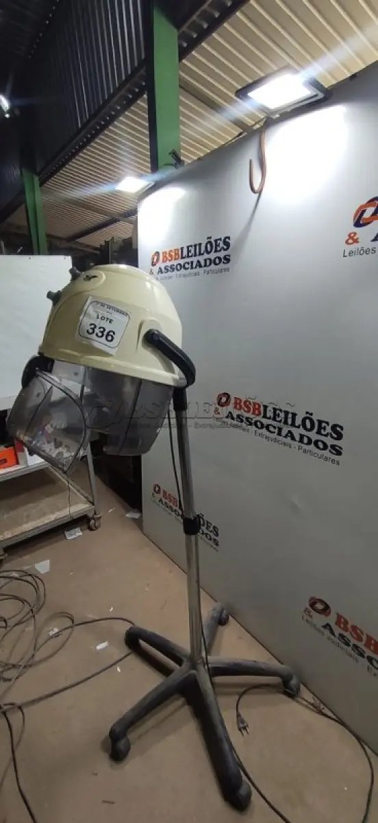 LOTE 336 - 01 SECADOR DE CABELO PROFISSIONAL MARCA MEGABELL. (NO ESTADO) ATENÇÃO! FAZER A VISITAÇÃO ANTES DE ARREMATAR, NÃO SABEMOS SE FUNCIONA, LEILÃO NÃO TEM GARANTIA E NEM DEVOLUÇÃO, SUJEITO A POSSÍVEIS AVARIAS VISÍVEIS/OCULTAS E/OU AUSÊNCIA DE COMPONENTES.