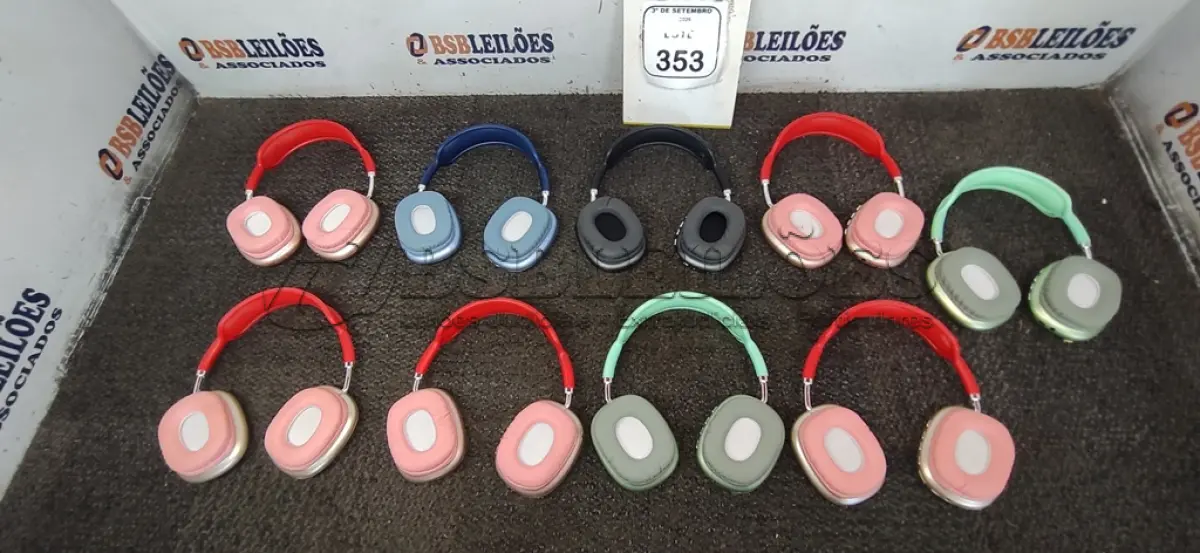LOTE 353 - 09 HEADPHONES DE CORES DIVERSAS. (NO ESTADO) ATENÇÃO! FAZER A VISITAÇÃO ANTES DE ARREMATAR, NÃO SABEMOS SE FUNCIONA, LEILÃO NÃO TEM GARANTIA E NEM DEVOLUÇÃO, SUJEITO A POSSÍVEIS AVARIAS VISÍVEIS/OCULTAS E/OU AUSÊNCIA DE COMPONENTES.