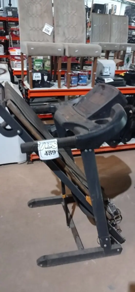 LOTE 489 - 01 ESTEIRA ERGOMÉTRICA. (NO ESTADO) ATENÇÃO! FAZER A VISITAÇÃO ANTES DE ARREMATAR, NÃO SABEMOS SE FUNCIONA, LEILÃO NÃO TEM GARANTIA E NEM DEVOLUÇÃO, SUJEITO A POSSÍVEIS AVARIAS VISÍVEIS/OCULTAS E/OU AUSÊNCIA DE COMPONENTES.