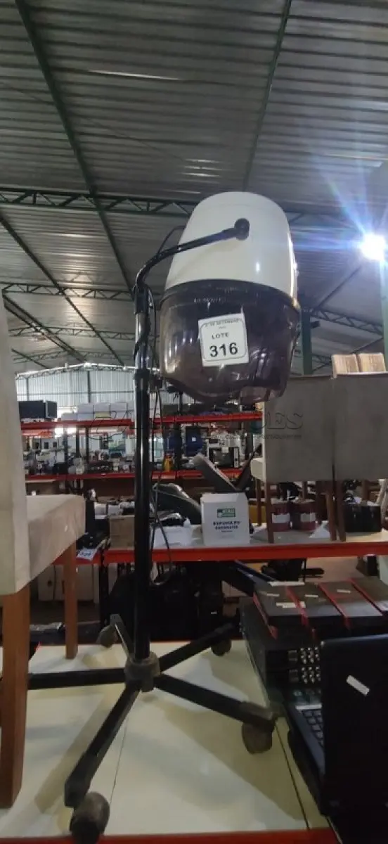 LOTE 316 - 01 SECADOR DE CABELO PROFISSIONAL MARCA MEGABELL. (NO ESTADO) ATENÇÃO! FAZER A VISITAÇÃO ANTES DE ARREMATAR, NÃO SABEMOS SE FUNCIONA, LEILÃO NÃO TEM GARANTIA E NEM DEVOLUÇÃO, SUJEITO A POSSÍVEIS AVARIAS VISÍVEIS/OCULTAS E/OU AUSÊNCIA DE COMPONENTES.