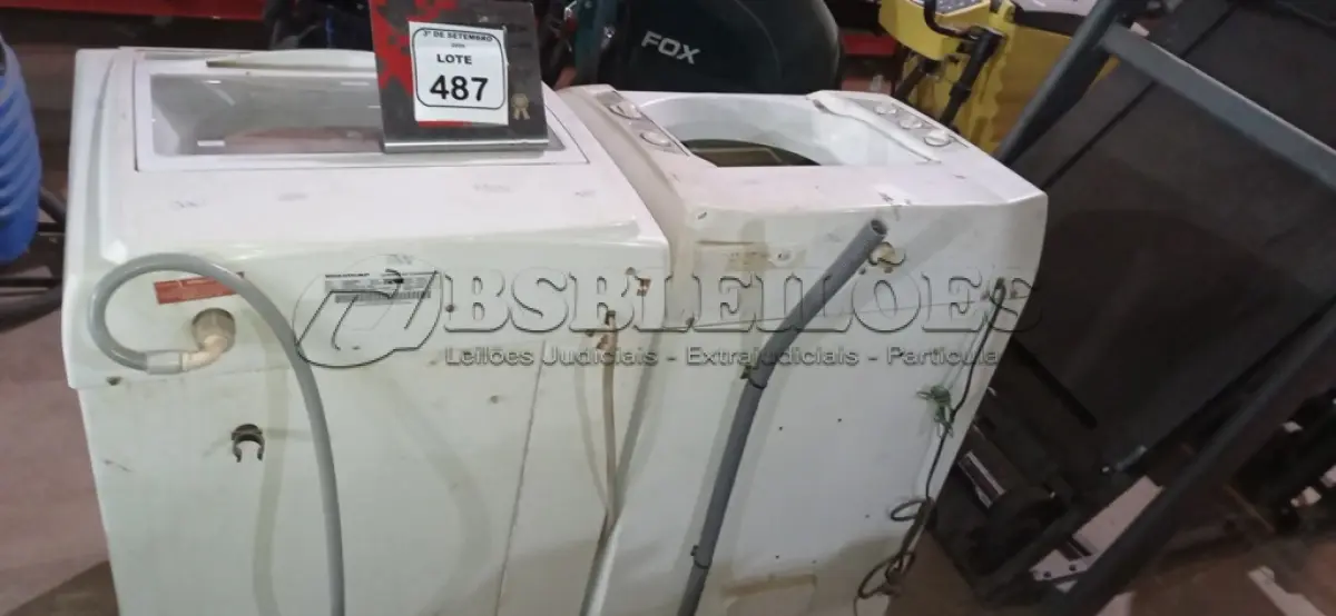 LOTE 487 - 02 MÁQUINAS DE LAVAR PARA RETIRADA DE PEÇAS. (NO ESTADO) ATENÇÃO! FAZER A VISITAÇÃO ANTES DE ARREMATAR, NÃO SABEMOS SE FUNCIONA, LEILÃO NÃO TEM GARANTIA E NEM DEVOLUÇÃO, SUJEITO A POSSÍVEIS AVARIAS VISÍVEIS/OCULTAS E/OU AUSÊNCIA DE COMPONENTES.