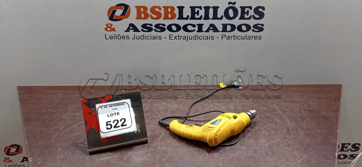 LOTE 522 - 01 FURADEIRA 220V MARCA TRAMONTINA. (NO ESTADO) ATENÇÃO! FAZER A VISITAÇÃO ANTES DE ARREMATAR, NÃO SABEMOS SE FUNCIONA, LEILÃO NÃO TEM GARANTIA E NEM DEVOLUÇÃO, SUJEITO A POSSÍVEIS AVARIAS VISÍVEIS/OCULTAS E/OU AUSÊNCIA DE COMPONENTES.
