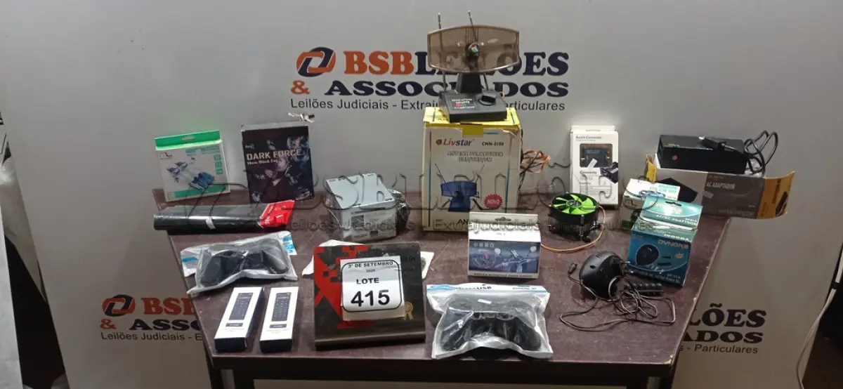 LOTE 415 - 01 ANTENA PARABÓLICA, 02 COOLERS, 02 CONTROLES USB, 02 CONTROLES PARA TV BOX, 02 ADAPTADORES AC/DC, 01 FONTE PARA PC, 01 PLACA PCI E 01 ADAPTADOR DE CELULAR PARA BIKES. (NO ESTADO) ATENÇÃO! FAZER A VISITAÇÃO ANTES DE ARREMATAR, NÃO SABEMOS SE FUNCIONA, LEILÃO NÃO TEM GARANTIA E NEM DEVOLUÇÃO, SUJEITO A POSSÍVEIS AVARIAS VISÍVEIS/OCULTAS E/OU AUSÊNCIA DE COMPONENTES.