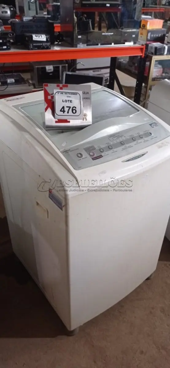 LOTE 476 - 01 MÁQUINA DE LAVAR 8KG 220V MARCA BRASTEMP. (NO ESTADO) ATENÇÃO! FAZER A VISITAÇÃO ANTES DE ARREMATAR, NÃO SABEMOS SE FUNCIONA, LEILÃO NÃO TEM GARANTIA E NEM DEVOLUÇÃO, SUJEITO A POSSÍVEIS AVARIAS VISÍVEIS/OCULTAS E/OU AUSÊNCIA DE COMPONENTES.