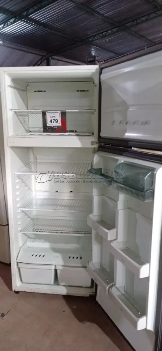 LOTE 479 - 01 GELADEIRA 220V MARCA BRASTEMP. (NO ESTADO) ATENÇÃO! FAZER A VISITAÇÃO ANTES DE ARREMATAR, NÃO SABEMOS SE FUNCIONA, LEILÃO NÃO TEM GARANTIA E NEM DEVOLUÇÃO, SUJEITO A POSSÍVEIS AVARIAS VISÍVEIS/OCULTAS E/OU AUSÊNCIA DE COMPONENTES.