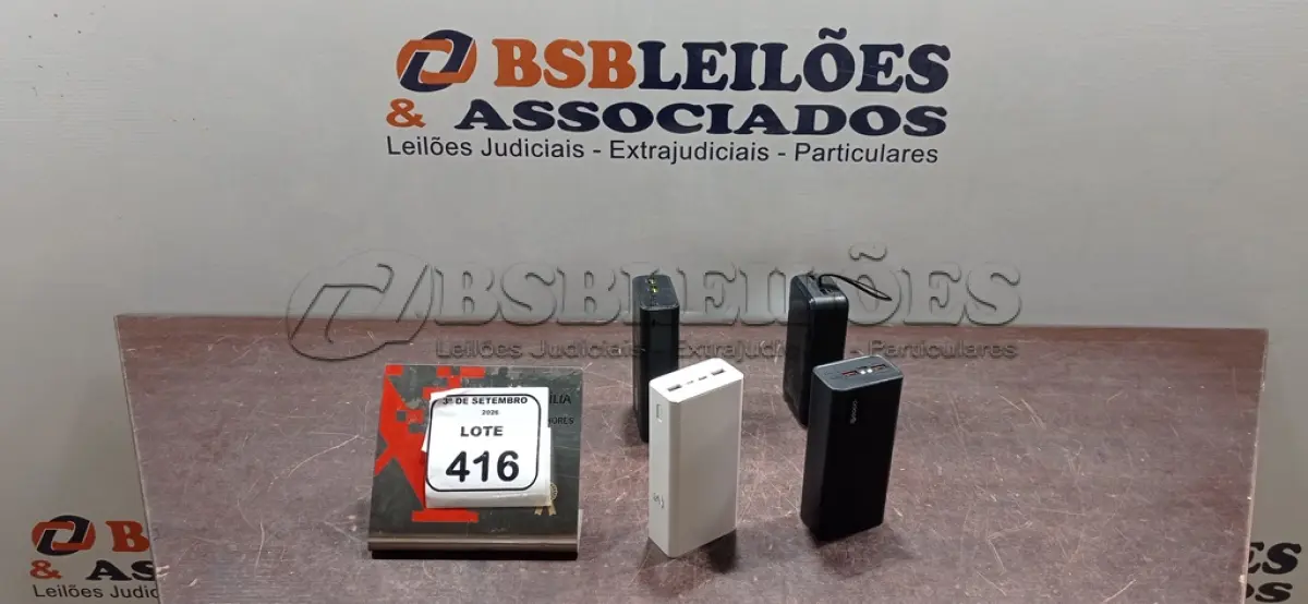 LOTE 416 - 04 POWER BANKS DE MARCAS E MODELOS DIVERSOS. (NO ESTADO) ATENÇÃO! FAZER A VISITAÇÃO ANTES DE ARREMATAR, NÃO SABEMOS SE FUNCIONA, LEILÃO NÃO TEM GARANTIA E NEM DEVOLUÇÃO, SUJEITO A POSSÍVEIS AVARIAS VISÍVEIS/OCULTAS E/OU AUSÊNCIA DE COMPONENTES.