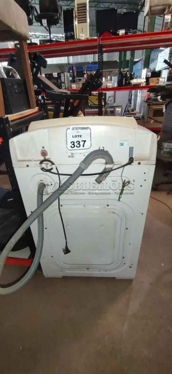LOTE 337 - 01 MÁQUINA DE LAVAR 127V 8KG MARCA ELECTROLUX. (NO ESTADO) ATENÇÃO! FAZER A VISITAÇÃO ANTES DE ARREMATAR, NÃO SABEMOS SE FUNCIONA, LEILÃO NÃO TEM GARANTIA E NEM DEVOLUÇÃO, SUJEITO A POSSÍVEIS AVARIAS VISÍVEIS/OCULTAS E/OU AUSÊNCIA DE COMPONENTES.