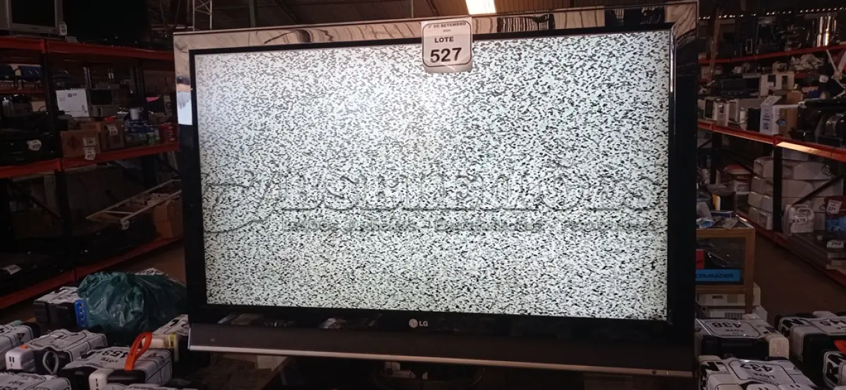 LOTE 527 - 01 TV 42’’ MARCA LG. (NO ESTADO) ATENÇÃO! FAZER A VISITAÇÃO ANTES DE ARREMATAR, NÃO SABEMOS SE FUNCIONA, LEILÃO NÃO TEM GARANTIA E NEM DEVOLUÇÃO, SUJEITO A POSSÍVEIS AVARIAS VISÍVEIS/OCULTAS E/OU AUSÊNCIA DE COMPONENTES.