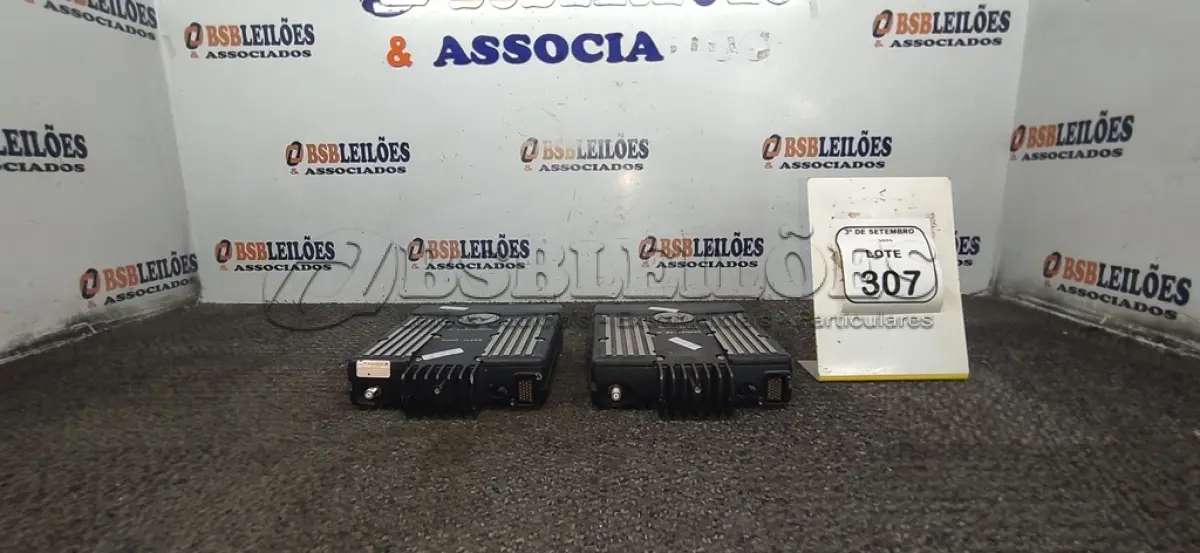 LOTE 307 - 02 RÁDIOS TRANSCEPTORES MARCA MOTOROLA. (NO ESTADO) ATENÇÃO! FAZER A VISITAÇÃO ANTES DE ARREMATAR, NÃO SABEMOS SE FUNCIONA, LEILÃO NÃO TEM GARANTIA E NEM DEVOLUÇÃO, SUJEITO A POSSÍVEIS AVARIAS VISÍVEIS/OCULTAS E/OU AUSÊNCIA DE COMPONENTES.