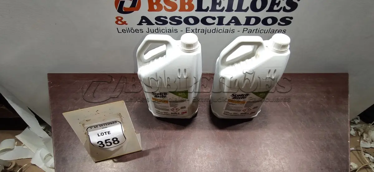 LOTE 358 - 02 GALÕES DE DETERGENTE ALCALINO CLORADO DE 5L CADA MARCA SCOTCH-BRITE. (NO ESTADO) ATENÇÃO! FAZER A VISITAÇÃO ANTES DE ARREMATAR, NÃO SABEMOS SE FUNCIONA, LEILÃO NÃO TEM GARANTIA E NEM DEVOLUÇÃO, SUJEITO A POSSÍVEIS AVARIAS VISÍVEIS/OCULTAS E/OU AUSÊNCIA DE COMPONENTES.