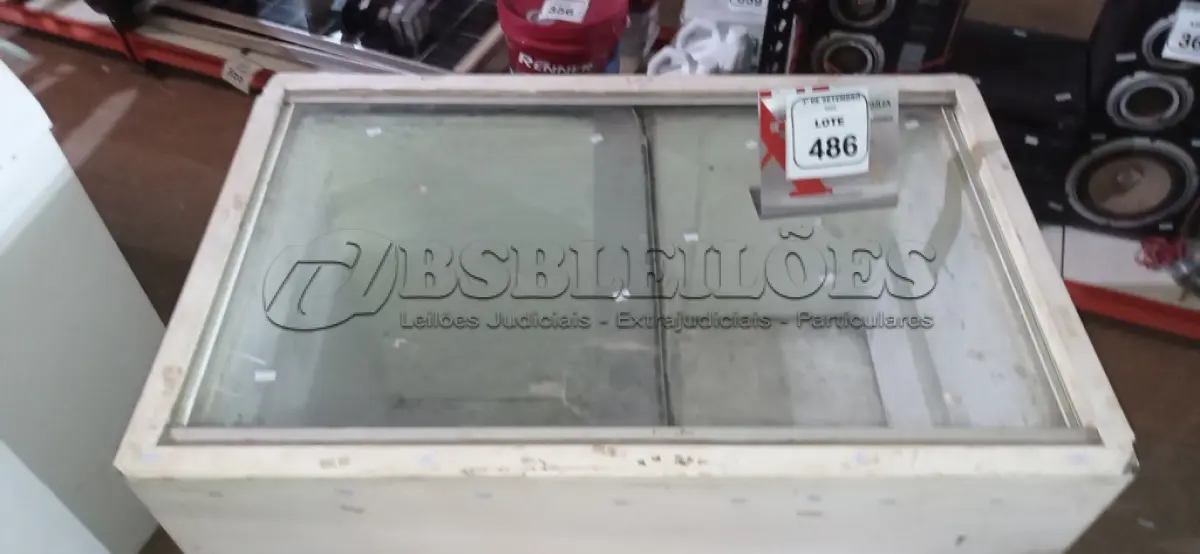 LOTE 486 - 01 FREEZER HORIZONTAL COM 02 PORTAS. (NO ESTADO) ATENÇÃO! FAZER A VISITAÇÃO ANTES DE ARREMATAR, NÃO SABEMOS SE FUNCIONA, LEILÃO NÃO TEM GARANTIA E NEM DEVOLUÇÃO, SUJEITO A POSSÍVEIS AVARIAS VISÍVEIS/OCULTAS E/OU AUSÊNCIA DE COMPONENTES.