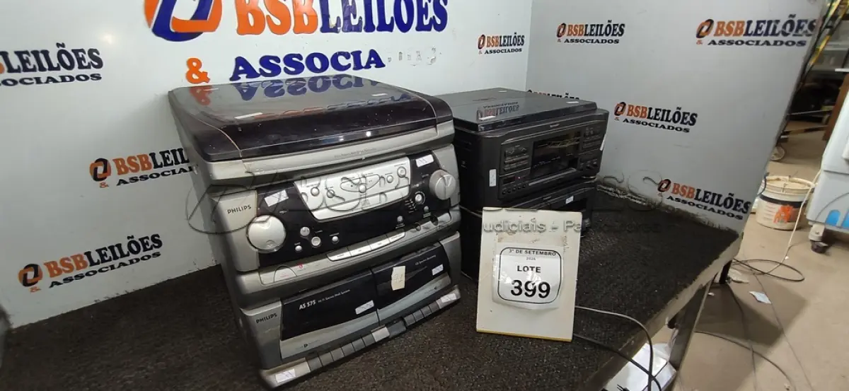 LOTE 399 - 02 APARELHOS DE SOM 3 EM 1. (NO ESTADO) ATENÇÃO! FAZER A VISITAÇÃO ANTES DE ARREMATAR, NÃO SABEMOS SE FUNCIONA, LEILÃO NÃO TEM GARANTIA E NEM DEVOLUÇÃO, SUJEITO A POSSÍVEIS AVARIAS VISÍVEIS/OCULTAS E/OU AUSÊNCIA DE COMPONENTES.