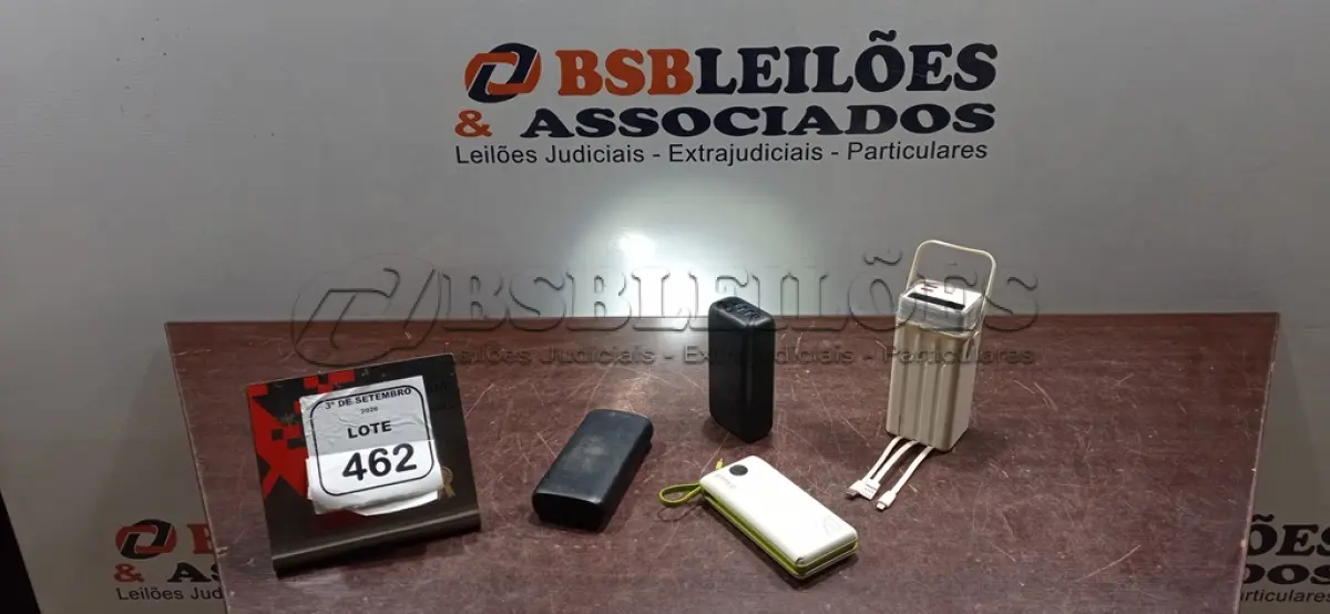 LOTE 462 - 04 POWER BANKS DE MARCAS E MODELOS DIVERSOS. (NO ESTADO) ATENÇÃO! FAZER A VISITAÇÃO ANTES DE ARREMATAR, NÃO SABEMOS SE FUNCIONA, LEILÃO NÃO TEM GARANTIA E NEM DEVOLUÇÃO, SUJEITO A POSSÍVEIS AVARIAS VISÍVEIS/OCULTAS E/OU AUSÊNCIA DE COMPONENTES.