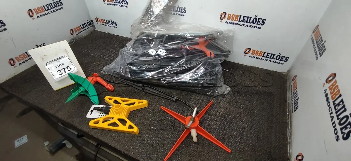 LOTE 375 - 01 LOTE COM VÁRIOS IRRIGADORES DE MODELOS DIVERSOS. (NO ESTADO) ATENÇÃO! FAZER A VISITAÇÃO ANTES DE ARREMATAR, NÃO SABEMOS SE FUNCIONA, LEILÃO NÃO TEM GARANTIA E NEM DEVOLUÇÃO, SUJEITO A POSSÍVEIS AVARIAS VISÍVEIS/OCULTAS E/OU AUSÊNCIA DE COMPONENTES.