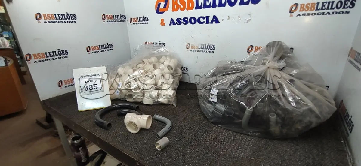 LOTE 385 - 01 LOTE COM VÁRIAS LUVAS ELETRODO E 64 CURVAS ELETRODO E TÊS ROSCÁVEIS DE 1 1/4. (NO ESTADO) ATENÇÃO! FAZER A VISITAÇÃO ANTES DE ARREMATAR, NÃO SABEMOS SE FUNCIONA, LEILÃO NÃO TEM GARANTIA E NEM DEVOLUÇÃO, SUJEITO A POSSÍVEIS AVARIAS VISÍVEIS/OCULTAS E/OU AUSÊNCIA DE COMPONENTES.