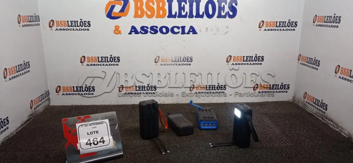 LOTE 464 - 04 POWER BANKS DE MARCAS E MODELOS DIVERSOS. (NO ESTADO) ATENÇÃO! FAZER A VISITAÇÃO ANTES DE ARREMATAR, NÃO SABEMOS SE FUNCIONA, LEILÃO NÃO TEM GARANTIA E NEM DEVOLUÇÃO, SUJEITO A POSSÍVEIS AVARIAS VISÍVEIS/OCULTAS E/OU AUSÊNCIA DE COMPONENTES.