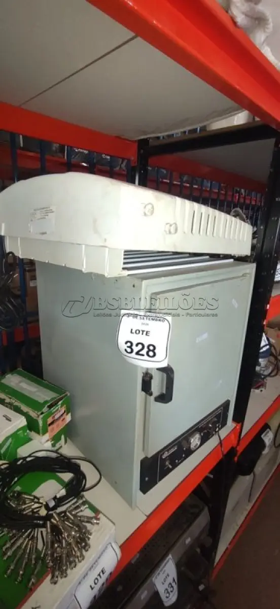 LOTE 328 - 01 SECADOR DE ROUPAS SOLAR E 01 ESTUFA PARA ESTERILIZAÇÃO. (NO ESTADO) ATENÇÃO! FAZER A VISITAÇÃO ANTES DE ARREMATAR, NÃO SABEMOS SE FUNCIONA, LEILÃO NÃO TEM GARANTIA E NEM DEVOLUÇÃO, SUJEITO A POSSÍVEIS AVARIAS VISÍVEIS/OCULTAS E/OU AUSÊNCIA DE COMPONENTES.