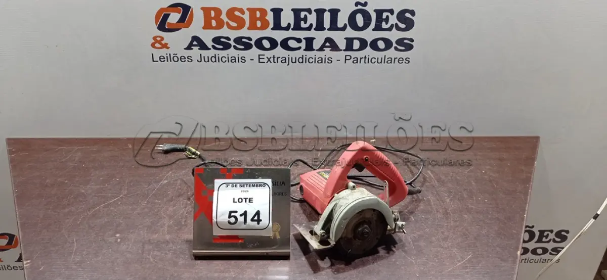 LOTE 514 - 01 SERRA MÁRMORE 220V MARCA SCHULZ. (NO ESTADO) ATENÇÃO! FAZER A VISITAÇÃO ANTES DE ARREMATAR, NÃO SABEMOS SE FUNCIONA, LEILÃO NÃO TEM GARANTIA E NEM DEVOLUÇÃO, SUJEITO A POSSÍVEIS AVARIAS VISÍVEIS/OCULTAS E/OU AUSÊNCIA DE COMPONENTES.