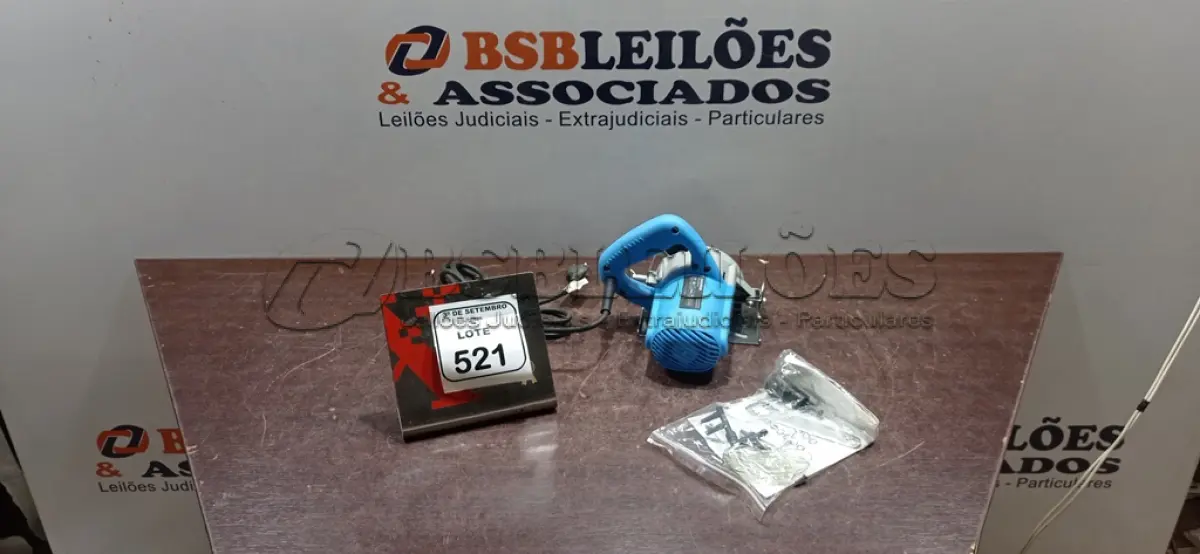 LOTE 521 - 01 SERRA MÁRMORE 220V MARCA GAMMA. (NO ESTADO) ATENÇÃO! FAZER A VISITAÇÃO ANTES DE ARREMATAR, NÃO SABEMOS SE FUNCIONA, LEILÃO NÃO TEM GARANTIA E NEM DEVOLUÇÃO, SUJEITO A POSSÍVEIS AVARIAS VISÍVEIS/OCULTAS E/OU AUSÊNCIA DE COMPONENTES.