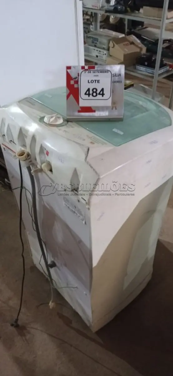LOTE 484 - 01 LAVADORA AUTOMÁTICA 6KG 220V MARCA CONSUL. (NO ESTADO) ATENÇÃO! FAZER A VISITAÇÃO ANTES DE ARREMATAR, NÃO SABEMOS SE FUNCIONA, LEILÃO NÃO TEM GARANTIA E NEM DEVOLUÇÃO, SUJEITO A POSSÍVEIS AVARIAS VISÍVEIS/OCULTAS E/OU AUSÊNCIA DE COMPONENTES.