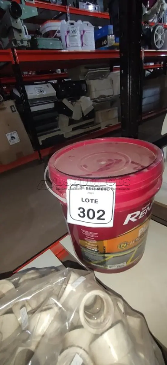 LOTE 302 - 01 BALDE DE TINTA DE PISOS ACRÍLICO PREMIUM 18LNA COR VERMELHO SEGURANÇA FOSCO MARCA RENNER.  (NO ESTADO) ATENÇÃO! FAZER A VISITAÇÃO ANTES DE ARREMATAR, NÃO SABEMOS SE FUNCIONA, LEILÃO NÃO TEM GARANTIA E NEM DEVOLUÇÃO, SUJEITO A POSSÍVEIS AVARIAS VISÍVEIS/OCULTAS E/OU AUSÊNCIA DE COMPONENTES.