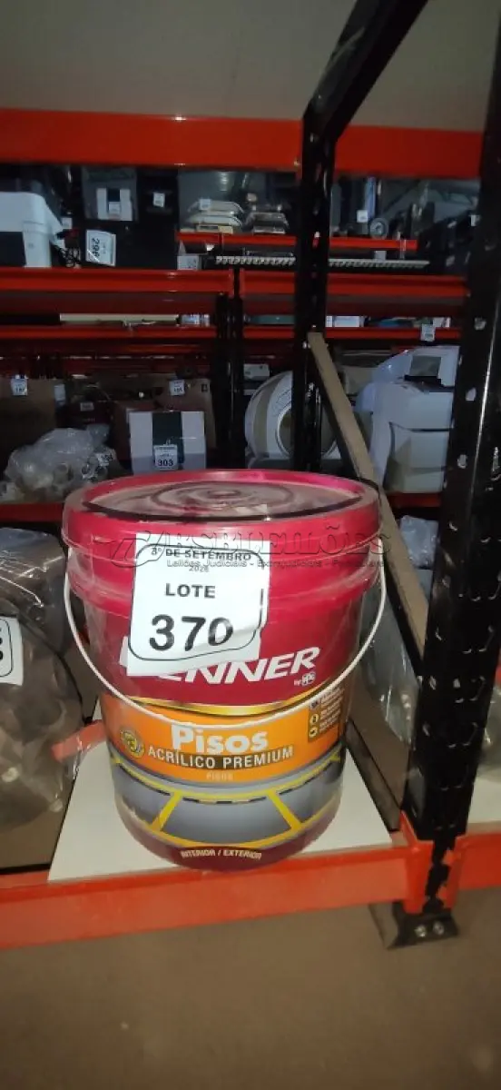 LOTE 370 - 01 BALDE DE TINTA DE PISOS ACRÍLICO PREMIUM 18L NA COR VERMELHO SEGURANÇA FOSCO MARCA RENNER.  (NO ESTADO) ATENÇÃO! FAZER A VISITAÇÃO ANTES DE ARREMATAR, NÃO SABEMOS SE FUNCIONA, LEILÃO NÃO TEM GARANTIA E NEM DEVOLUÇÃO, SUJEITO A POSSÍVEIS AVARIAS VISÍVEIS/OCULTAS E/OU AUSÊNCIA DE COMPONENTES.