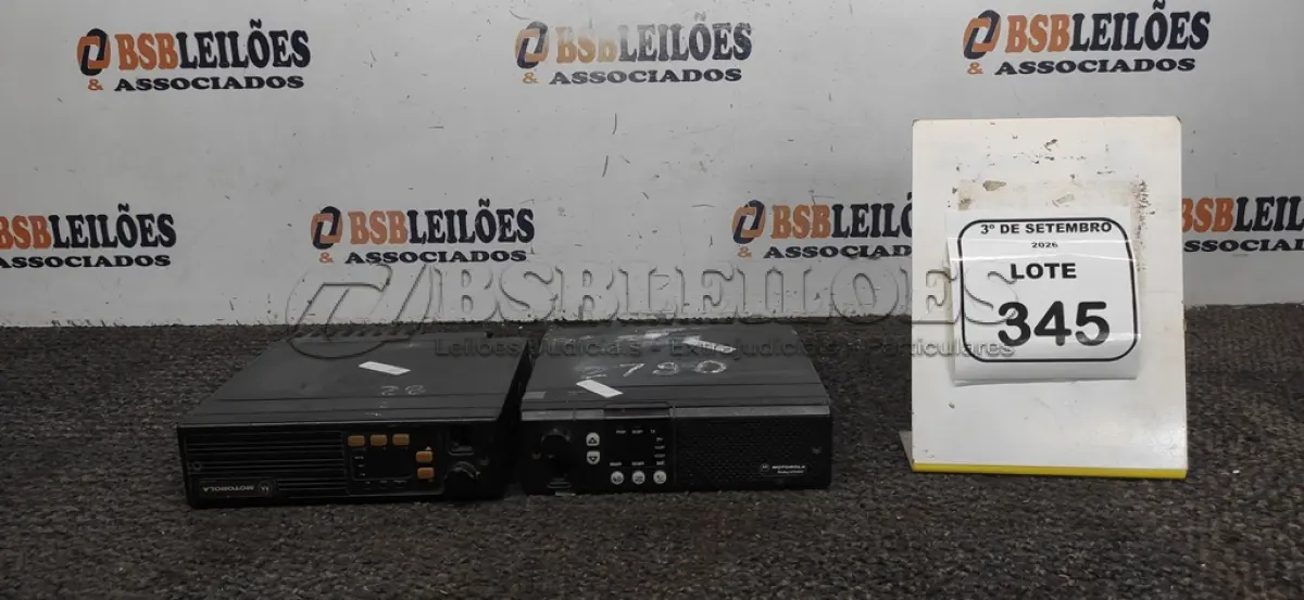LOTE 345 - 02 RÁDIOS TRANSCEPTORES MARCA MOTOROLA. (NO ESTADO) ATENÇÃO! FAZER A VISITAÇÃO ANTES DE ARREMATAR, NÃO SABEMOS SE FUNCIONA, LEILÃO NÃO TEM GARANTIA E NEM DEVOLUÇÃO, SUJEITO A POSSÍVEIS AVARIAS VISÍVEIS/OCULTAS E/OU AUSÊNCIA DE COMPONENTES.
