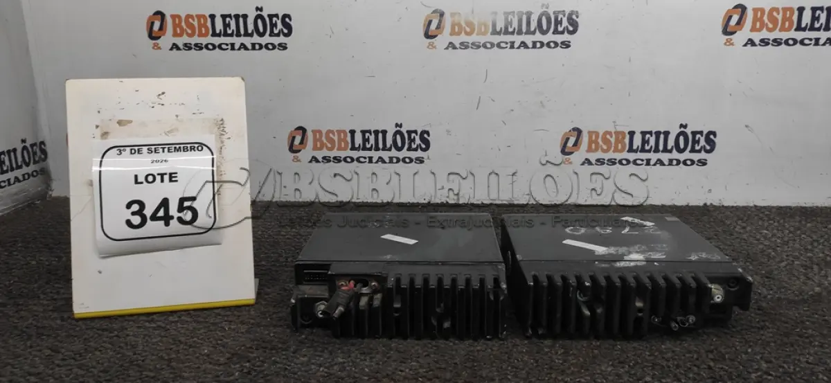 LOTE 345 - 02 RÁDIOS TRANSCEPTORES MARCA MOTOROLA. (NO ESTADO) ATENÇÃO! FAZER A VISITAÇÃO ANTES DE ARREMATAR, NÃO SABEMOS SE FUNCIONA, LEILÃO NÃO TEM GARANTIA E NEM DEVOLUÇÃO, SUJEITO A POSSÍVEIS AVARIAS VISÍVEIS/OCULTAS E/OU AUSÊNCIA DE COMPONENTES.