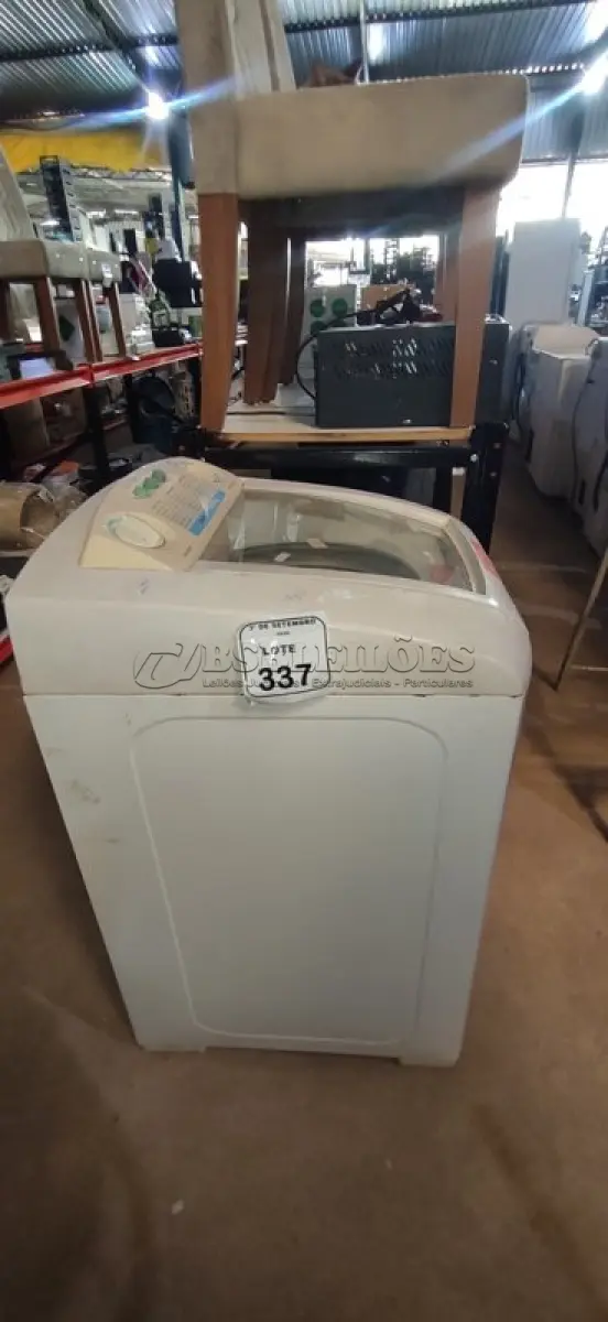LOTE 337 - 01 MÁQUINA DE LAVAR 127V 8KG MARCA ELECTROLUX. (NO ESTADO) ATENÇÃO! FAZER A VISITAÇÃO ANTES DE ARREMATAR, NÃO SABEMOS SE FUNCIONA, LEILÃO NÃO TEM GARANTIA E NEM DEVOLUÇÃO, SUJEITO A POSSÍVEIS AVARIAS VISÍVEIS/OCULTAS E/OU AUSÊNCIA DE COMPONENTES.