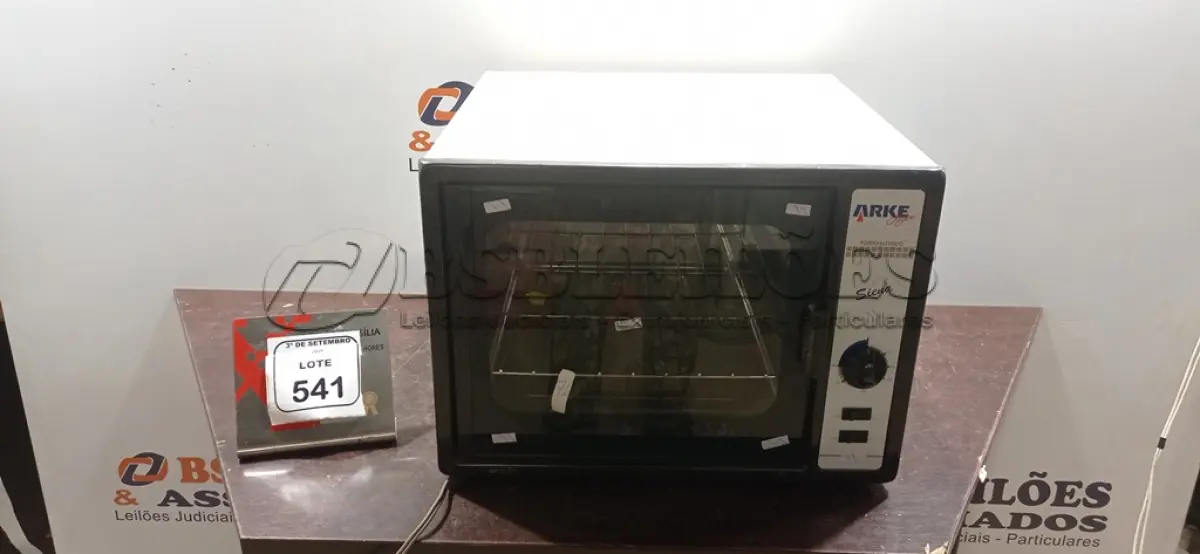 LOTE 541 - 01 FORNO ELÉTRICO MARCA ARKE. (NO ESTADO) ATENÇÃO! FAZER A VISITAÇÃO ANTES DE ARREMATAR, NÃO SABEMOS SE FUNCIONA, LEILÃO NÃO TEM GARANTIA E NEM DEVOLUÇÃO, SUJEITO A POSSÍVEIS AVARIAS VISÍVEIS/OCULTAS E/OU AUSÊNCIA DE COMPONENTES.