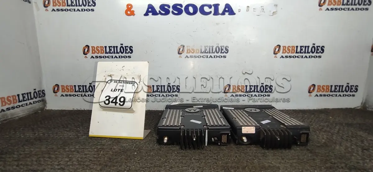 LOTE 349 - 02 RÁDIOS TRANSCEPTORES MARCA MOTOROLA. (NO ESTADO) ATENÇÃO! FAZER A VISITAÇÃO ANTES DE ARREMATAR, NÃO SABEMOS SE FUNCIONA, LEILÃO NÃO TEM GARANTIA E NEM DEVOLUÇÃO, SUJEITO A POSSÍVEIS AVARIAS VISÍVEIS/OCULTAS E/OU AUSÊNCIA DE COMPONENTES.