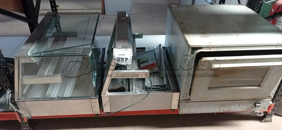 LOTE 537 - 02 ESTUFAS DE SALGADOS EM VIDRO E INOX. (NO ESTADO) ATENÇÃO! FAZER A VISITAÇÃO ANTES DE ARREMATAR, NÃO SABEMOS SE FUNCIONA, LEILÃO NÃO TEM GARANTIA E NEM DEVOLUÇÃO, SUJEITO A POSSÍVEIS AVARIAS VISÍVEIS/OCULTAS E/OU AUSÊNCIA DE COMPONENTES.