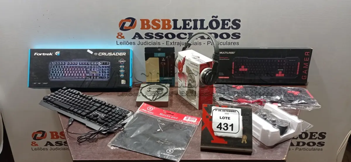 LOTE 431 - 02 TECLADOS PARA PC, 01 MOUSE PAD, 01 HEADPHONE, 01 FONE SEM FIO E 01 CONTROLE DE PS SEM CABO. (NO ESTADO) ATENÇÃO! FAZER A VISITAÇÃO ANTES DE ARREMATAR, NÃO SABEMOS SE FUNCIONA, LEILÃO NÃO TEM GARANTIA E NEM DEVOLUÇÃO, SUJEITO A POSSÍVEIS AVARIAS VISÍVEIS/OCULTAS E/OU AUSÊNCIA DE COMPONENTES.